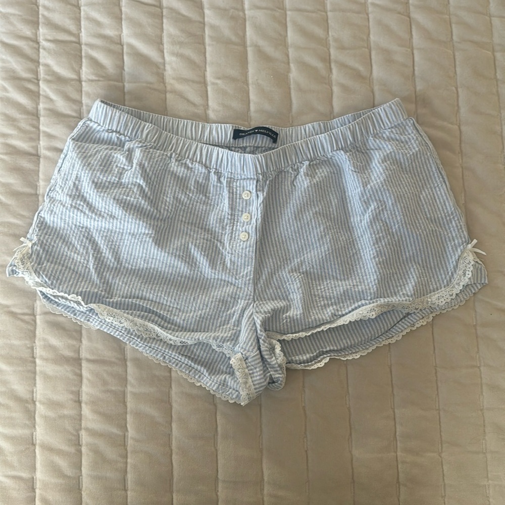 Brandy Melville Striped Lace Bow Shorts - Picture 3 of 3